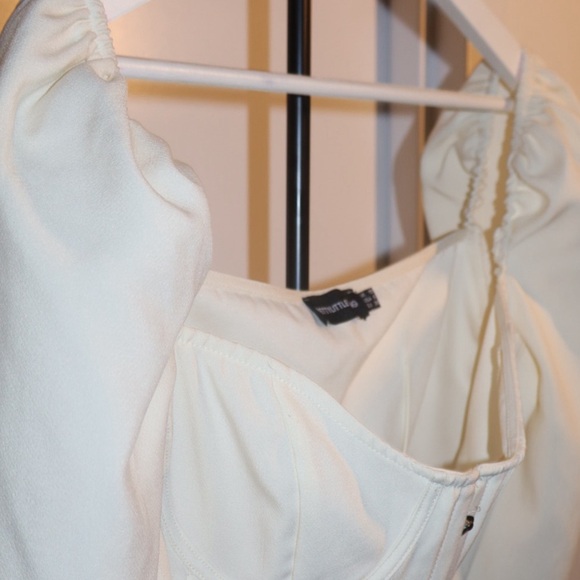 PrettyLittleThing Cream Puff Sleeve Corset Top - Picture 2 of 4